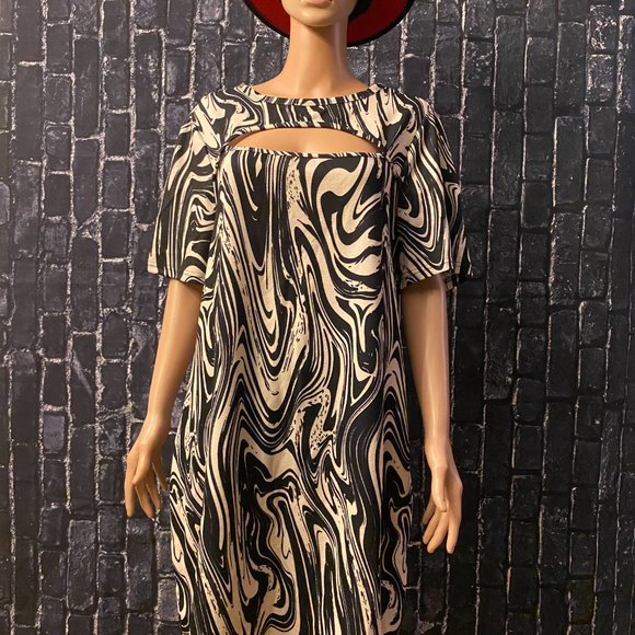 CUT IT OUT - Picture 2 of 5